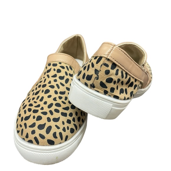 ✨LEOPARD PRINT SNEAKERS✨ - Picture 4 of 9
